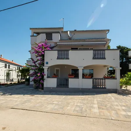 Apartment Di-ana *