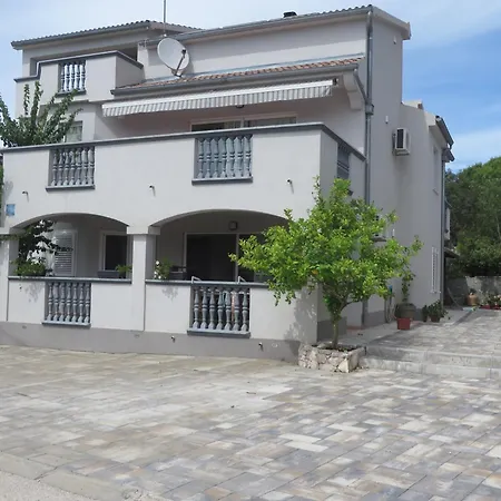 Apartment Di-ana